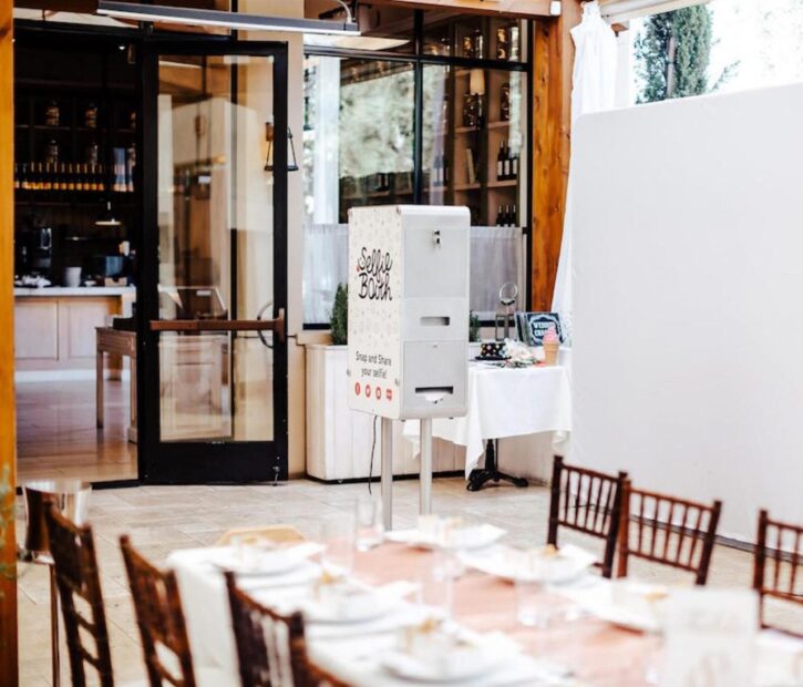 How to Choose the Perfect Photo Booth for Your Corporate Event